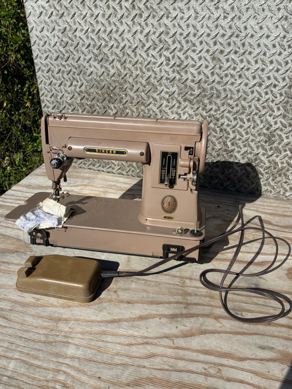 Vintage Singer 301A Heavy Duty Sewing Machine With Pedal For Parts & Or Repair